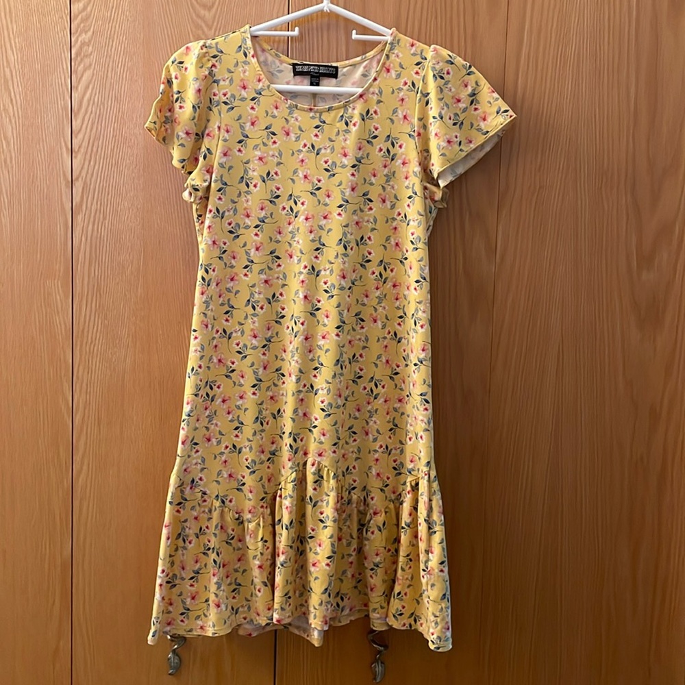 Three pink hearts, girls, XL dress, yellow dress w/flowers. excellent condition.